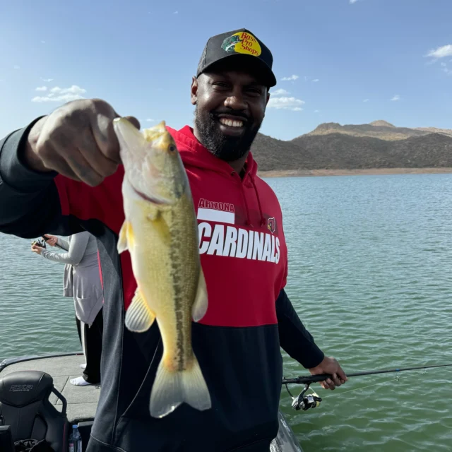 Fun afternoon with Super Bowl Champ and All Pro Chandler Jones, Layla and Sarah. He makes the Bartlett rats look like Bartlett mice. Tons of numbers along with hurricane winds 🎣