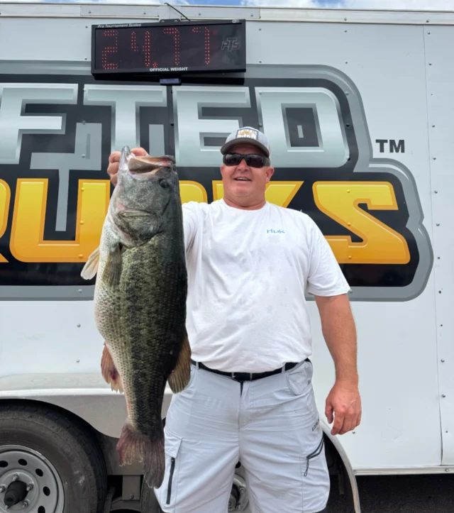 Our @suzukilawoffices big fish of the derby! Kyle and Buddy Randall had a 10.07 giant come to the scales to help them secure big fish and 2nd place overall. $2400 big fish! We had two 10’s weighed in that day and one of them was not in the big fish option. That’s 4 derby’s in row option money has been missed . Don’t miss out on the next one. See you all at Lake Pleasant 5/17