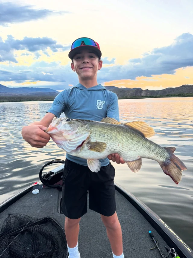Great trip this morning with Scott and this young hammer Caleb. Some good numbers and some bigs! Book your trips today at www.fishin48.com#fishaz #instafish #fishingarizona #bassderby #desertfishing #largemouth #bassfishing #bigbass #funfishing #instabass #bigfish #lunkers #arizonafishing #derbyday #bassaddict #eatsleepfish #guideAZ #liveonthewater #arizonabassfishing #tugisthedrug #basstournament #bigfishbullies #daiwausa#bassfishing #largemouthbass