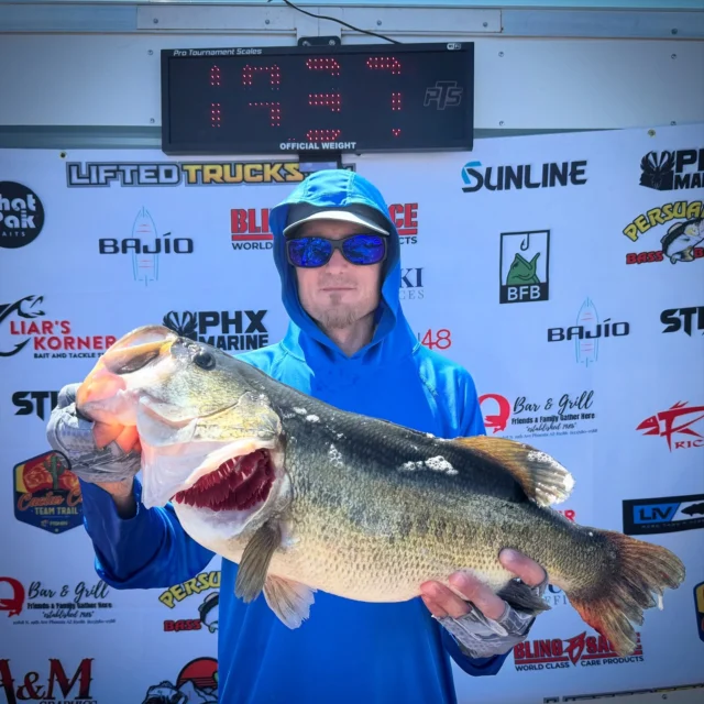 Congrats to Andrew Bell on catching the big fish of the tournament and of the season! Biggest bass to ever hit scales with FishIn48. 11.11 lb BEAST!#fishaz #instafish #fishingarizona #bassderby #desertfishing #largemouth #bassfishing #bigbass #funfishing #instabass #bigfish #lunkers #arizonafishing #derbyday #bassaddict #eatsleepfish #guideAZ #liveonthewater #arizonabassfishing #tugisthedrug #basstournament #bigfishbullies #daiwausa#bassfishing #largemouthbass